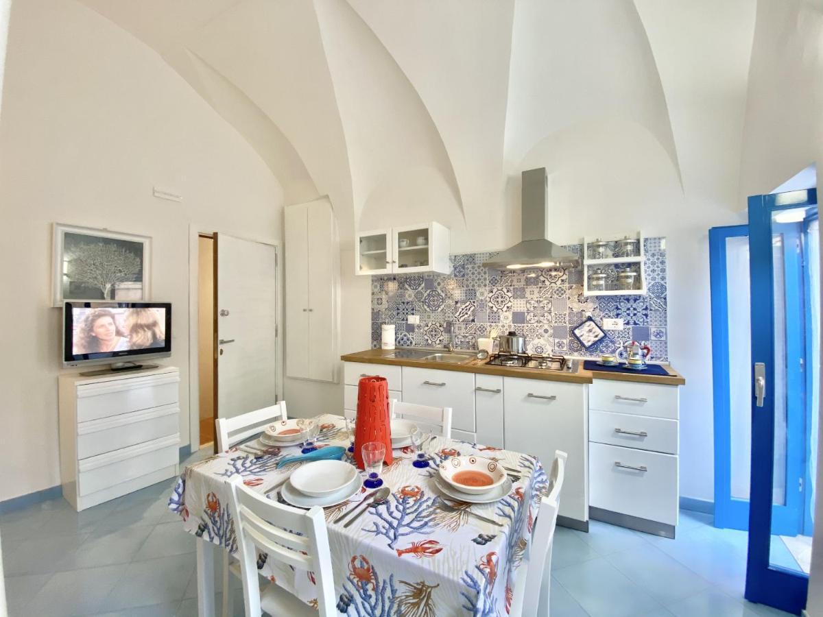 Holidaycasa Teresa - Monolocale Nel Cuore Del Cent สแปร์ลองกา ภายนอก รูปภาพ